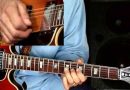 Blues Guitar Lesson – Larry Carlton – 335 Blues – Melodic Minor Blues