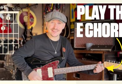 How to play the E chord! (And Em!) Beginner guitar lesson 2