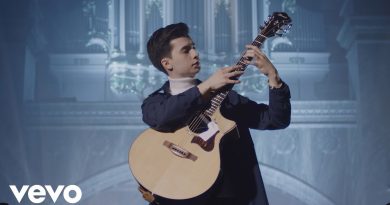 Marcin – Moonlight Sonata on One Guitar (Official Video)